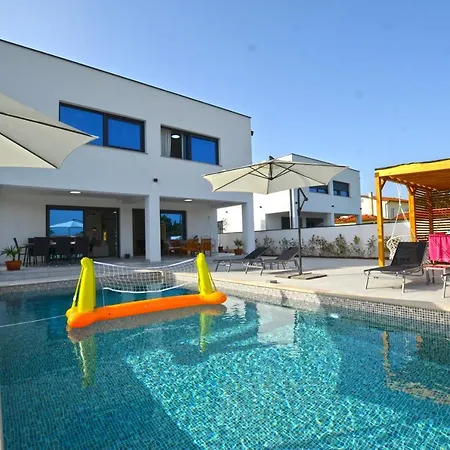 5h Villa