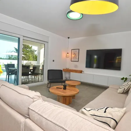 5h Villa *