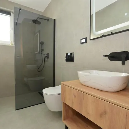 5h Villa *