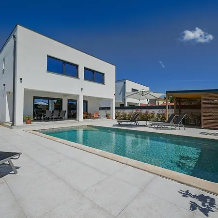 5h Villa