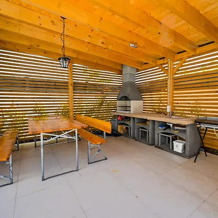 5h Villa *
